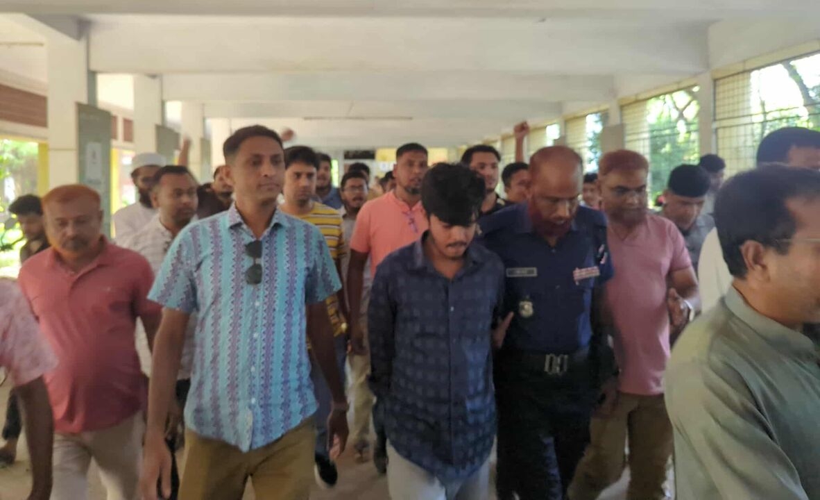 ইবিতে ছাত্রলীগ নেতা আটক, পুলিশে সোপর্দ