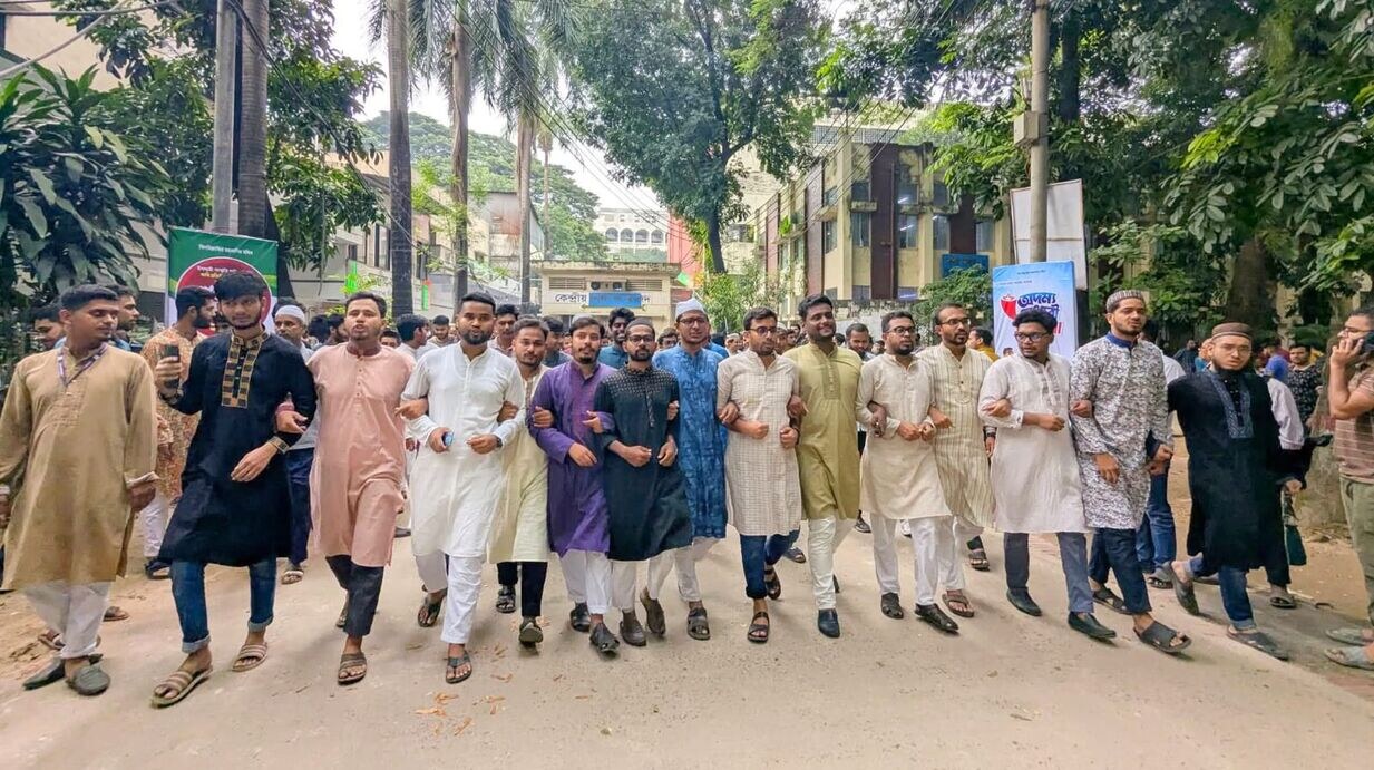 গাজীপুরে মাদ্রাসা ছাত্রী ধর্ষণের প্রতিবাদে জবিতে বিক্ষোভ