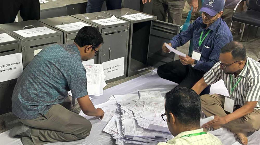 যেভাবে হচ্ছে ডাকসুর ভোট গণনা
