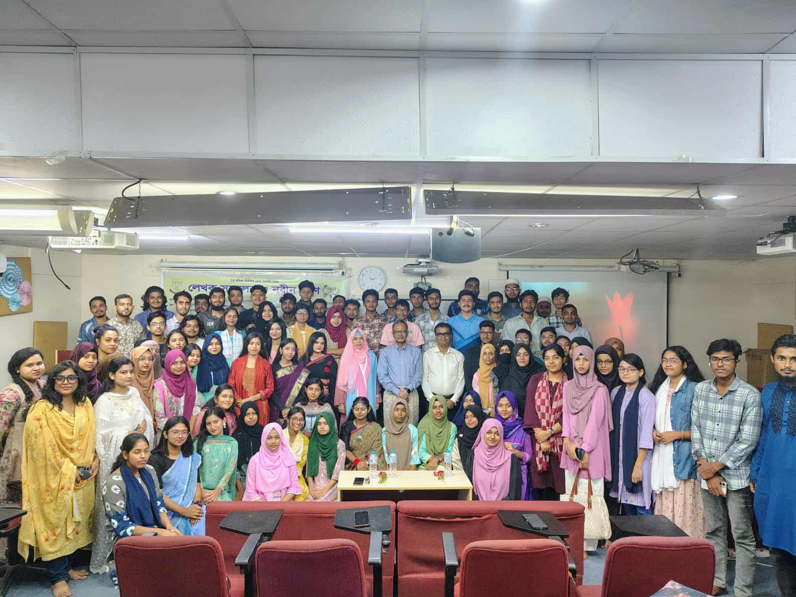 সেরা লেখক সম্মাননা পেলেন জগন্নাথ বিশ্ববিদ্যালয়ের ১৭ জন শিক্ষার্থী