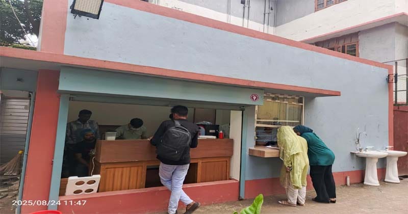 ১৩ লক্ষ টাকায়ও অসম্পূর্ণ জবির টিনশেড ফুডকোর্ট, নতুন বাজেটের দাবি