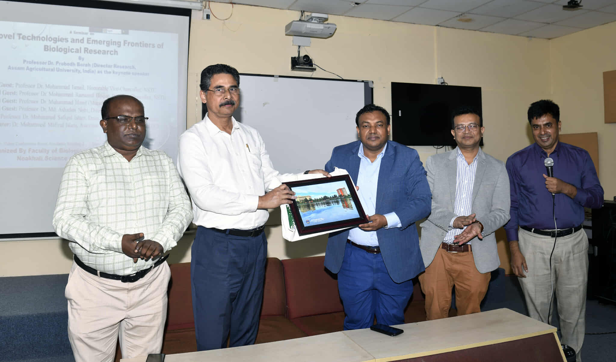 `বিশ্ববিদ্যালয় এগিয়ে যাওয়ার ক্ষেত্রে গবেষণার কোনো বিকল্প নেই`- নোবিপ্রবি উপাচার্য