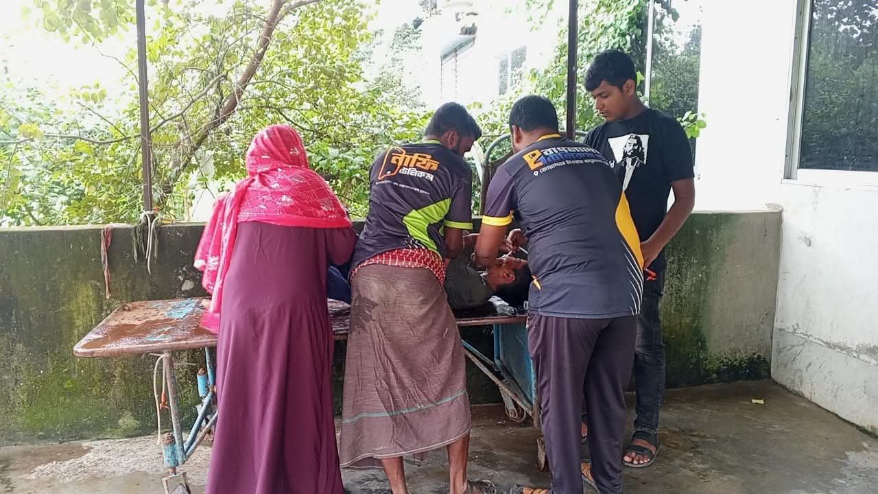 চুয়াডাঙ্গায় মায়ের কাছে ১০ টাকা না পেয়ে অভিমানে বিষপান করল শিশু রাকিব