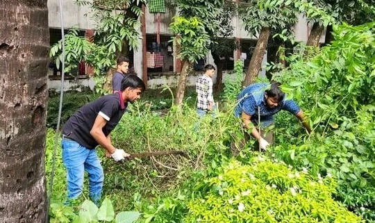 ঢাকা পলিটেকনিক ছাত্রদলের উদ্যোগে লতিফ ছাত্রাবাসে পরিচ্ছন্নতা অভিযান অনুষ্ঠিত