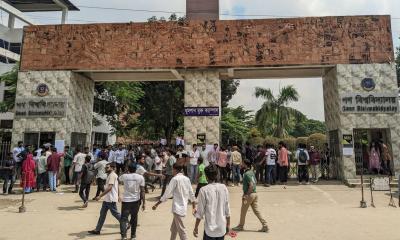 গকসু নির্বাচন: বাইরে উত্তেজনা, বহিরাগতদের ভিড়ে শিক্ষার্থীদের উদ্বেগ