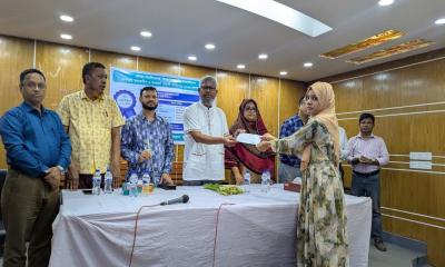 কুবির বিজ্ঞান অনুষদে ৩৪ শিক্ষার্থীকে মেধাবৃত্তি প্রদান