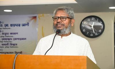 ‍‍`সাংবাদিকদের টাকা-মোবাইল দেয় শিক্ষকরা‍‍‍‍`- কুবি উপাচার্য