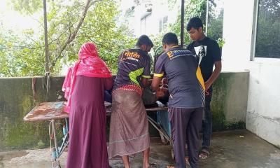 চুয়াডাঙ্গায় মায়ের কাছে ১০ টাকা না পেয়ে অভিমানে বিষপান করল শিশু রাকিব