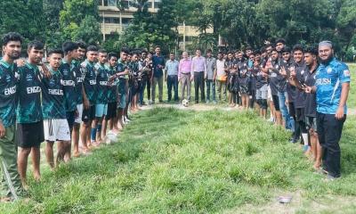 ইংরেজি বিভাগ কর্তৃক আন্তঃসেশন ফুটবল টুর্নামেন্টের ফাইনাল অনুষ্ঠিত