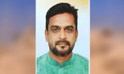 ‘তুই কোন হাত দিয়ে লিখিস, একটু দেখা’ বলেই শুরু হয় কোপানো