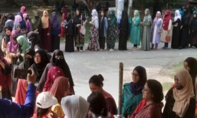 নারী ভোটারদের নজরকাড়া উপস্থিতি