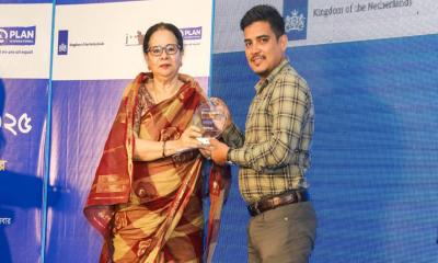 প্ল্যান গণমাধ্যম পুরস্কার পেলেন কালবেলার জাফর ইকবাল