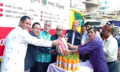 রমজানে সাশ্রয়ী দামে নিত্যপণ্য বিক্রি শুরু করেছে দেশবন্ধু গ্রুপ