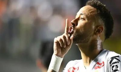 জোড়া গোলে সমালোচকদের জবাব নেইমারের