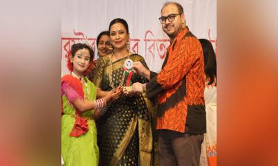 গোল্লাছুট শিল্প ও সাহিত্য সম্মাননা পেলেন কণ্ঠশিল্পী তাহসিন খান