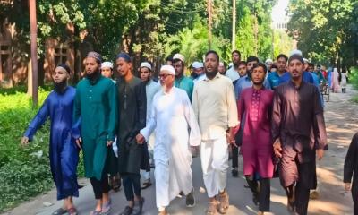 উগ্র হিন্দুত্ববাদী’ ইসকনের অপতৎপরতার প্রতিবাদে জাবিতে বিক্ষোভ মিছিল উগ্র হিন্দুত্ববাদী’ ইসকনের অপতৎপরতার প্রতিবাদে জাবিতে বিক্ষোভ মিছিল