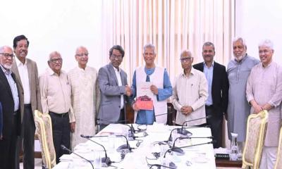 জুলাই জাতীয় সনদ-২০২৫ বাস্তবায়ন সুপারিশ প্রধান উপদেষ্টার কাছে হস্তান্তর জুলাই জাতীয় সনদ-২০২৫ বাস্তবায়ন সুপারিশ প্রধান উপদেষ্টার কাছে হস্তান্তর