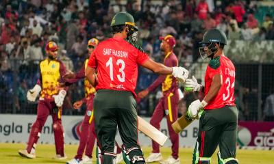 ডট বলের বেড়াজালে ব্যাটাররা, চাপে বাংলাদেশ দল