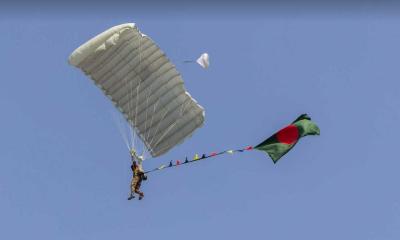 বিজয় দিবসে সশস্ত্র বাহিনীর ফ্লাই পাস্ট, প্যারাজাম্প ও বিশেষ অ্যারোবেটিক