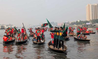জবি শিবিরের নৌ র‍্যালিতে স্লোগান—‘এক হাদি হাসপাতালে, লক্ষ হাদি ঘরে ঘরে’