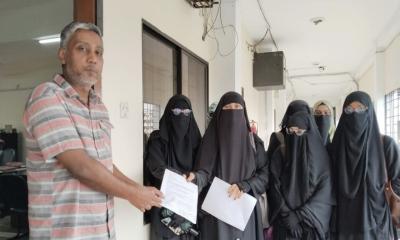 হিজাব ও নিকাব পরায় হেনস্তা, ৩ দাবিতে উপাচার্য বরাবর স্বারকলিপি প্রদান