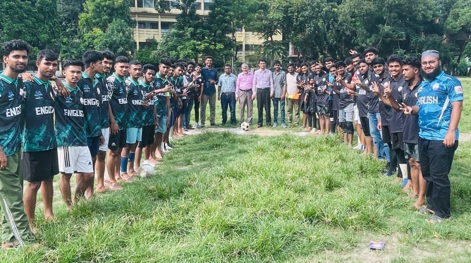 ইংরেজি বিভাগ কর্তৃক আন্তঃসেশন ফুটবল টুর্নামেন্টের ফাইনাল অনুষ্ঠিত