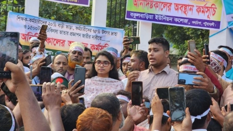 হাসনাত-জারা অনশনরত শিক্ষকদের পাশে, ‘ভূখা মিছিল’ ঘোষণা