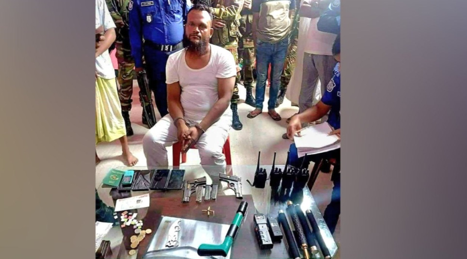 সৌদি থেকে ৭ বছর পর দেশে ফিরে অস্ত্রসহ গ্রেপ্তার বিএনপি নেতা