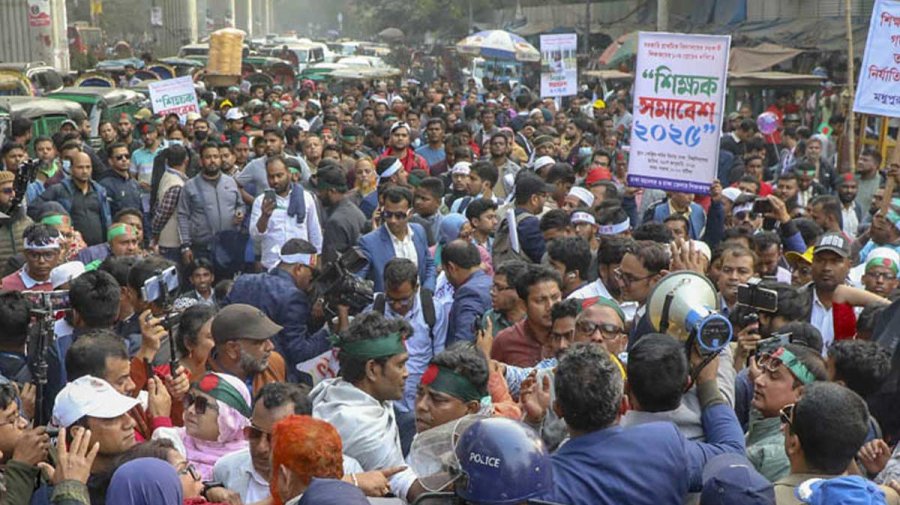 তিন দাবিতে আল্টিমেটাম প্রাথমিক শিক্ষকদের, কী ভাবছে সরকার