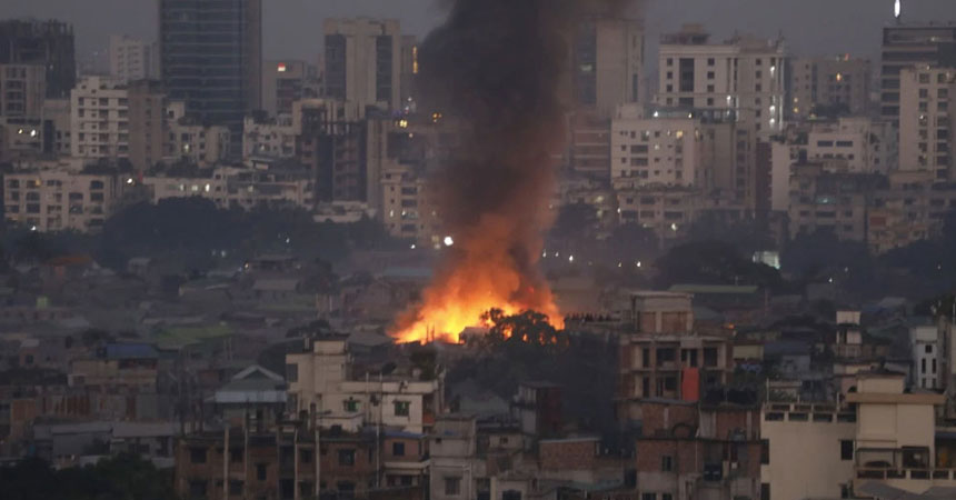 ১৬ ঘণ্টা পর নিভল কড়াইল বস্তির আগুন, পুড়েছে ১৫০০ বাড়িঘর