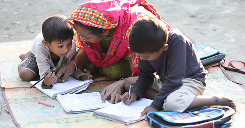 প্রাথমিক শিক্ষকদের একাংশের কর্মবিরতির মধ্যে আরেকাংশেরও শুরু