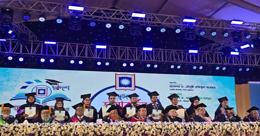 নানান অভিযোগ নিয়ে শেষ হলো রাবির দ্বাদশ সমাবর্তন