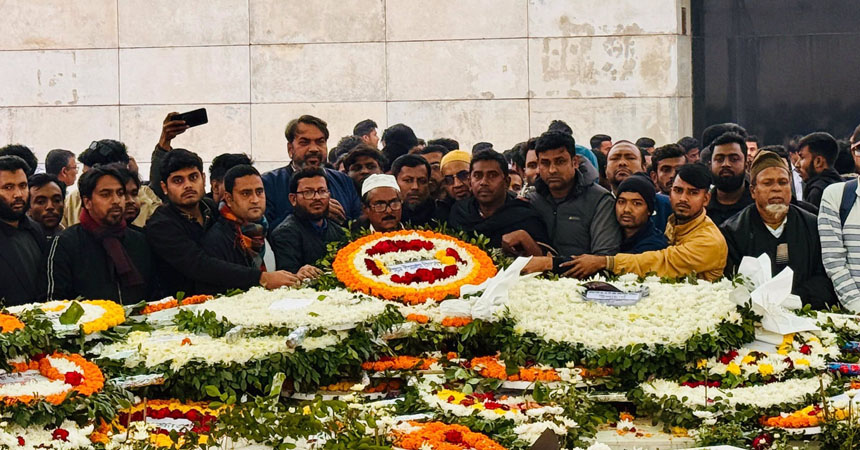 জিয়াউর রহমান ও খালেদা জিয়ার কবরে বিএনপি নেতা ফিরোজের শ্রদ্ধা