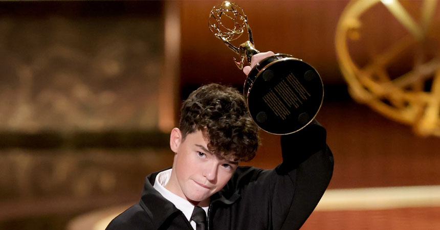 গোল্ডেন গ্লোবের মঞ্চে ইতিহাস গড়ল ওয়েন কুপার