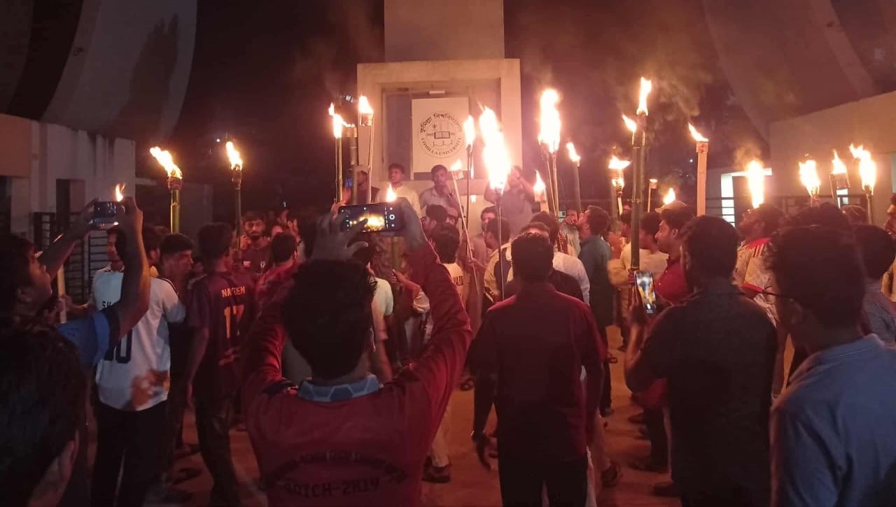 তিস্তা মহাপরিকল্পনা বাস্তবায়নের দাবিতে কুবিতে মশাল মিছিল