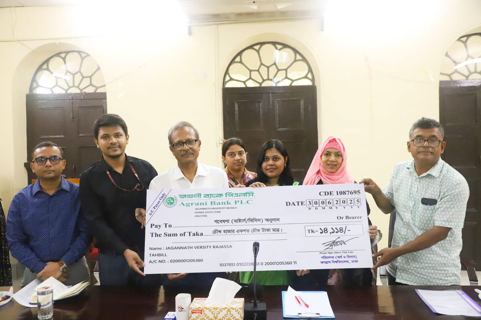 জবিতে থিসিস শিক্ষার্থীদের গবেষণা অনুদান বিতরণ