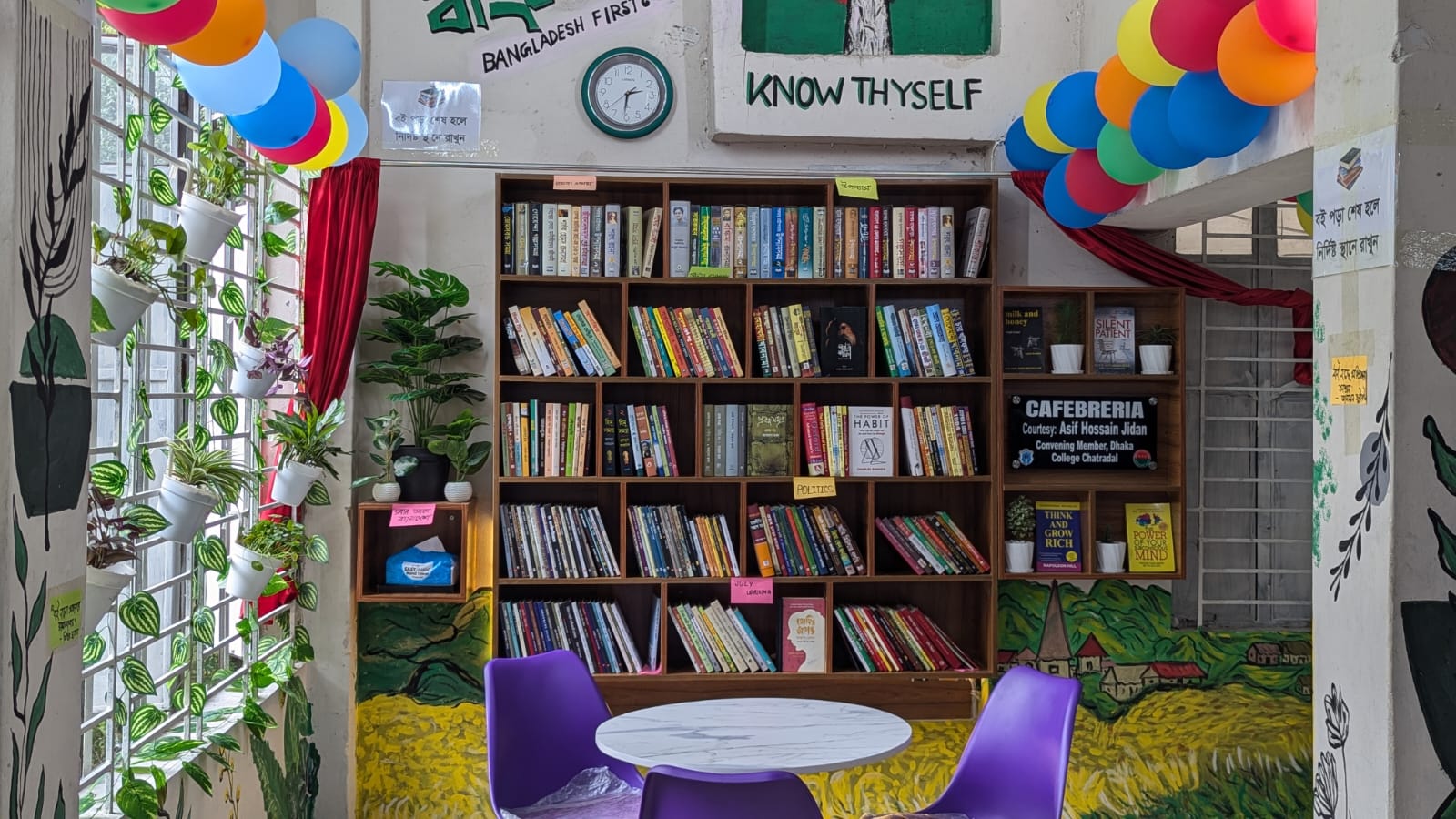 ঢাকা কলেজ ক্যাফেটেরিয়ায় ছাত্রদল নেতার উদ্যোগে উন্মুক্ত লাইব্রেরি স্থাপন