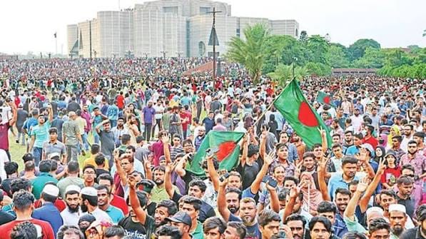 আস্থার সংকটে রাষ্ট্র: জুলাইয়ের স্বপ্নে দুর্নীতির ছায়া