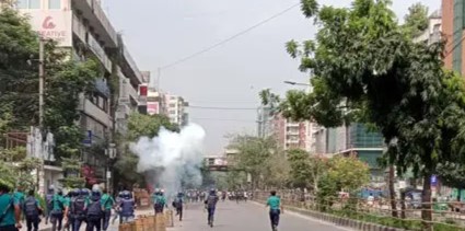 সায়েন্সল্যাবে আইডিয়াল কলেজ শিক্ষার্থীদের সঙ্গে পুলিশের সংঘর্ষ
