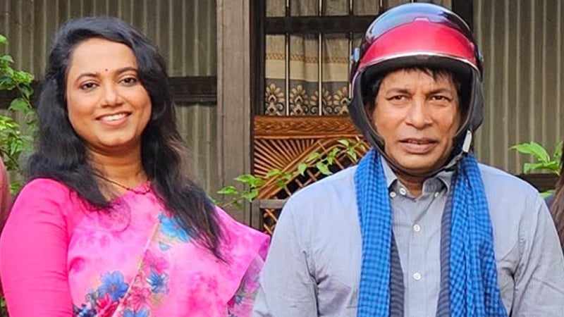 স্ত্রীর ভয়ে মাথায় হেলমেট পরেন মোশাররফ করিম