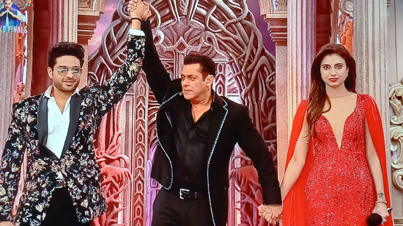 শেষ হলো ‘বিগ বস ১৯’, কত টাকা পেলেন বিজয়ী?