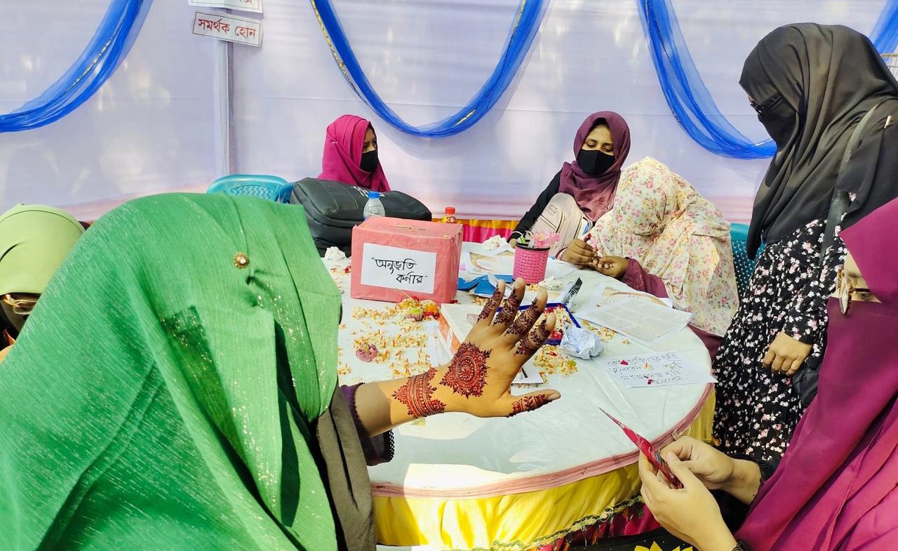 মেহেদী উৎসবের মাধ্যমে প্রকাশ্যে ইবি ছাত্রীসংস্থা