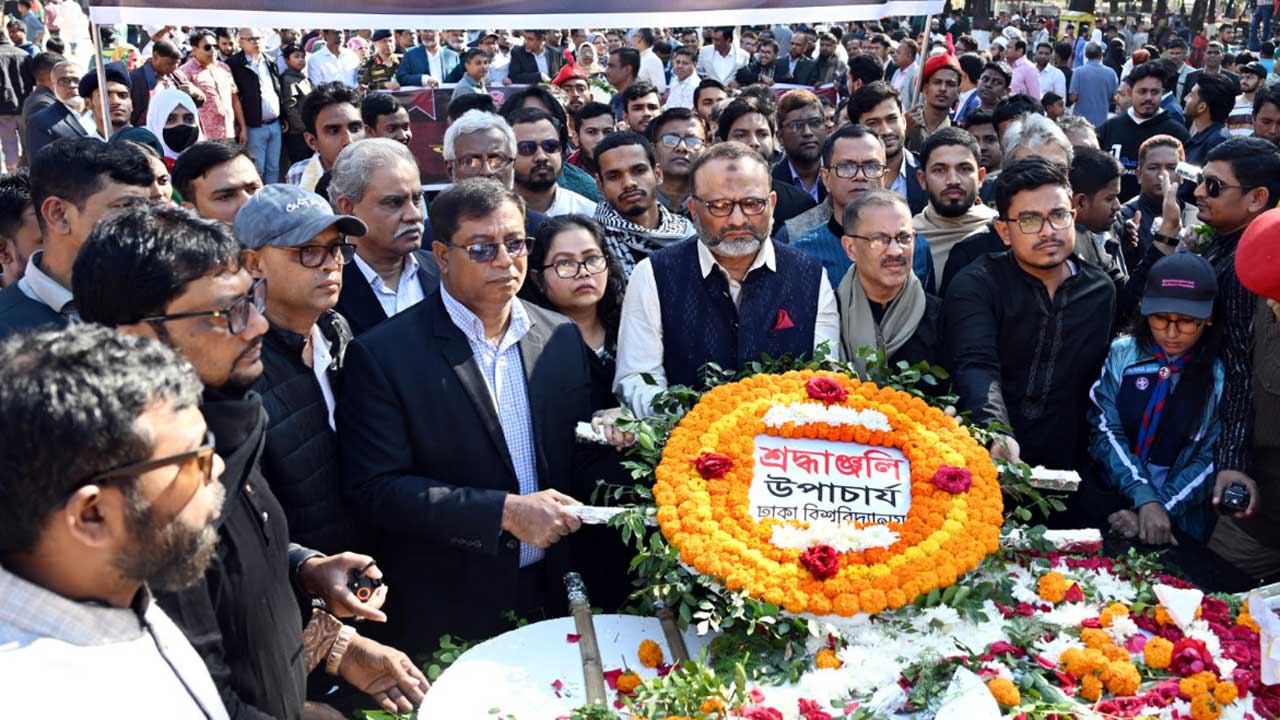 ইতিহাসকে মুখোমুখি দাঁড় করিয়ে বিভাজন সৃষ্টি করা যাবে না : ঢাবি উপাচার্য