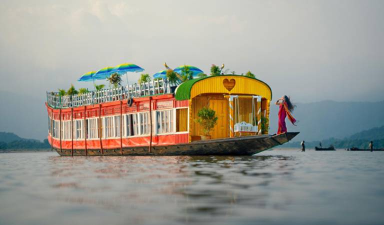 টাঙ্গুয়ার হাওরে বিলাসবহুল ভাসমান বাড়ি ‘মুন অব টাঙ্গুয়া’