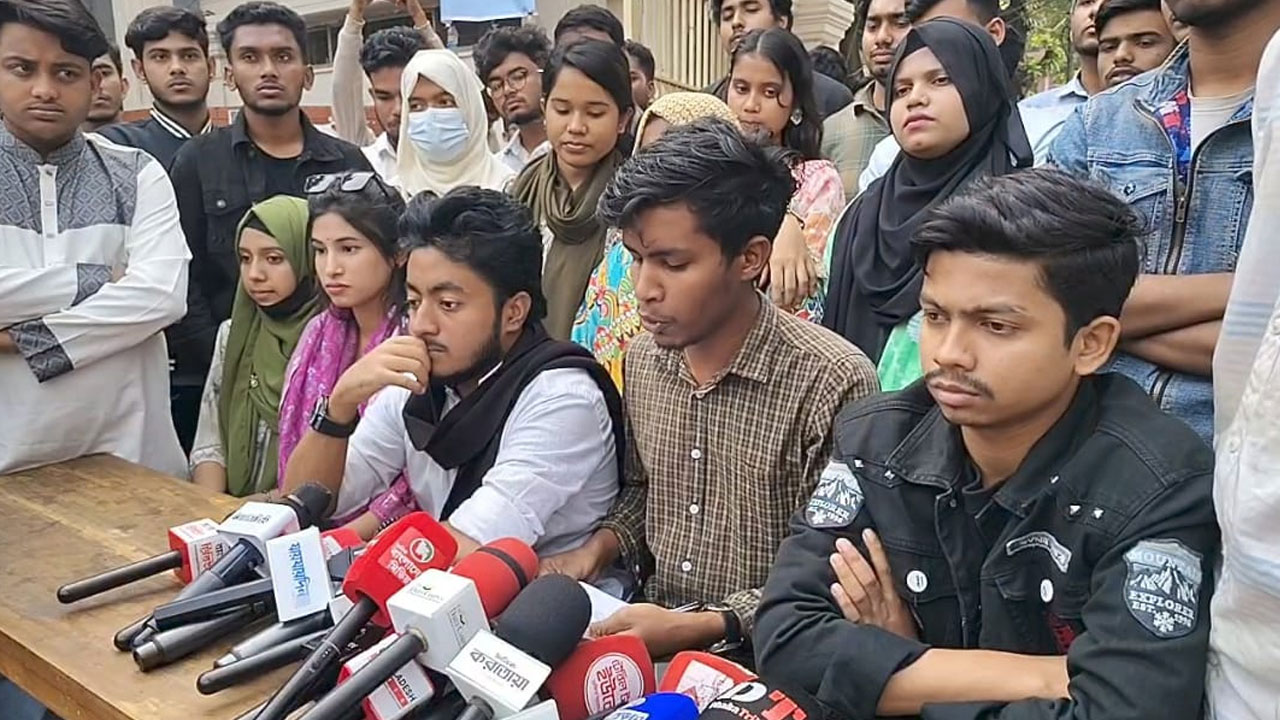 সাত কলেজ শিক্ষার্থীদের আন্দোলন স্থগিত, ২৫ ডিসেম্বর পর্যন্ত আল্টিমেটাম