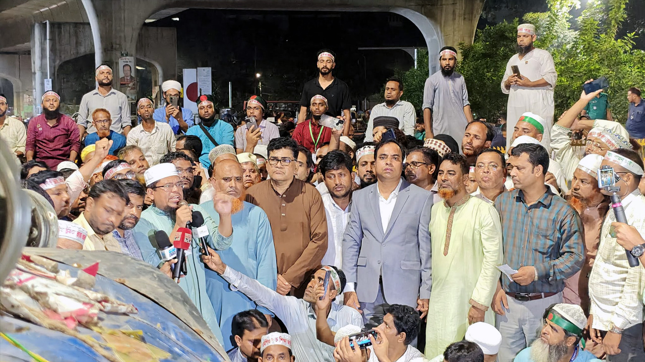 দুপুর ১২টার মধ্যে প্রজ্ঞাপন না এলে ‘শাহবাগ ব্লকেড’ করবেন শিক্ষকরা